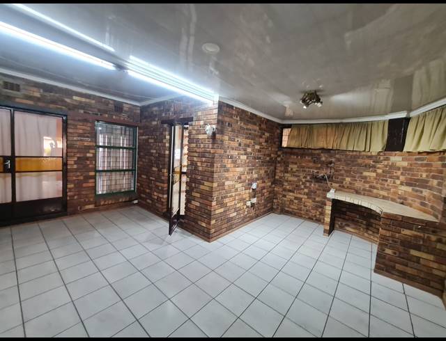 4 BEDROOM HOUSE FOR SALE IN VANDERBIJLPARK SE 2